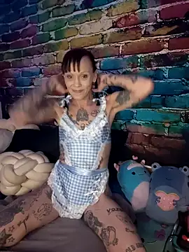 Snapshot of MommyMisfit chatting on October 1, 12:06 am MommyMisfit online show from October 1, 12:06 am