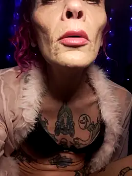 MommyMisfit online show from April 14, 12:04 am