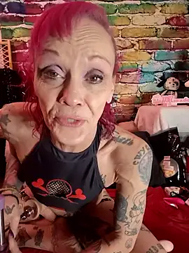 MommyMisfit online show from January 8, 3:45 am