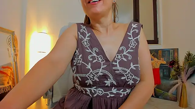 Snapshot of Julya_Anna chatting on July 18, 5:05 am Julya Anna online show from July 18, 5:05 am
