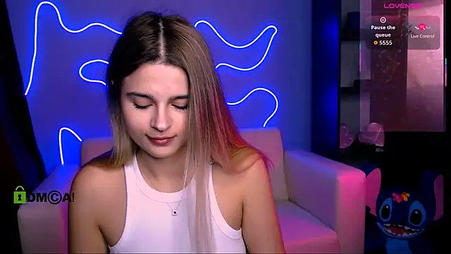 Snapshot of berry_alma chatting on June 9, 7:37 pm berry alma online show from June 9, 7:37 pm