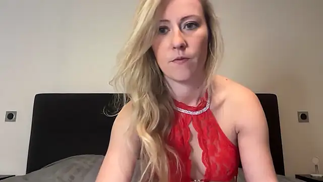 Snapshot of Emmy_frenchie chatting on March 13, 7:39 pm Emmy frenchie online show from March 13, 7:39 pm