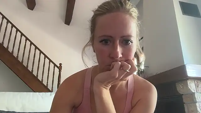 Snapshot of Emmy_frenchie chatting on November 10, 11:15 am Emmy frenchie online show from November 10, 11:15 am