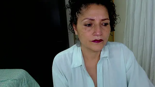 Snapshot of arianna_ros3 chatting on June 7, 1:22 am arianna ros3 online show from June 7, 1:22 am