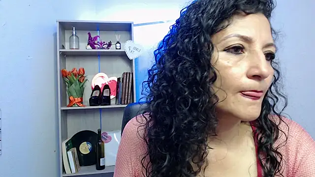 Snapshot of arianna_ros3 chatting on March 16, 3:17 pm arianna ros3 online show from March 16, 3:17 pm