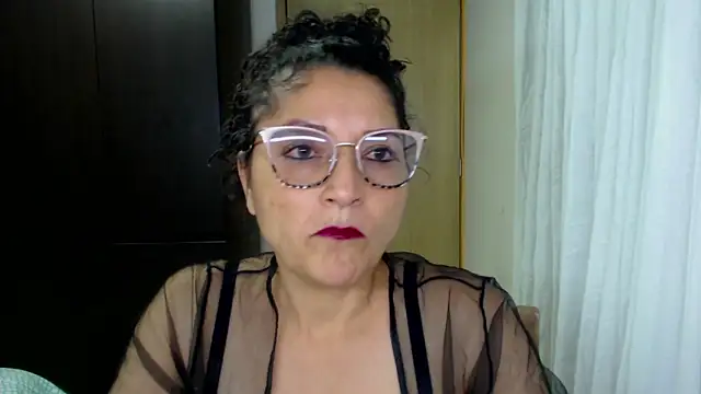 Snapshot of arianna_ros3 chatting on June 15, 2:23 am arianna ros3 online show from June 15, 2:23 am
