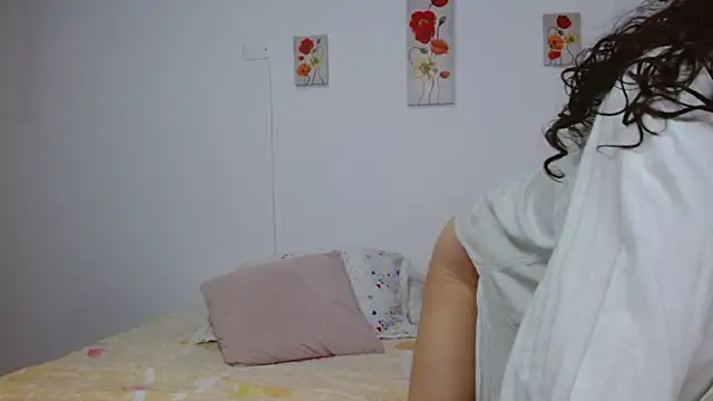 Snapshot of arianna_ros3 chatting on July 12, 2:23 am arianna ros3 online show from July 12, 2:23 am