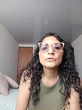 Snapshot of arianna_ros3 chatting on June 27, 6:03 pm arianna ros3 online show from June 27, 6:03 pm