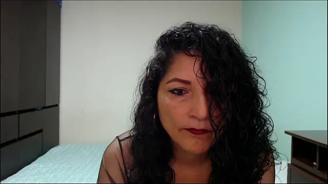 Snapshot of arianna_ros3 chatting on October 8, 12:50 pm arianna ros3 online show from October 8, 12:50 pm