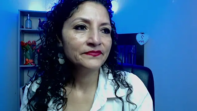 Snapshot of arianna_ros3 chatting on March 15, 2:12 pm arianna ros3 online show from March 15, 2:12 pm