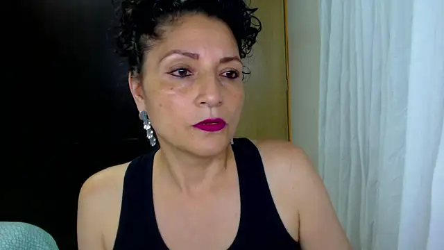 arianna ros3 online show from May 3, 1:11 am
