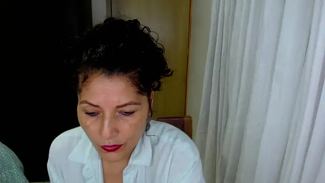 arianna ros3 online show from May 13, 2:29 am