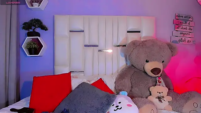 Aileen 18 online show from November 2, 7:24 am