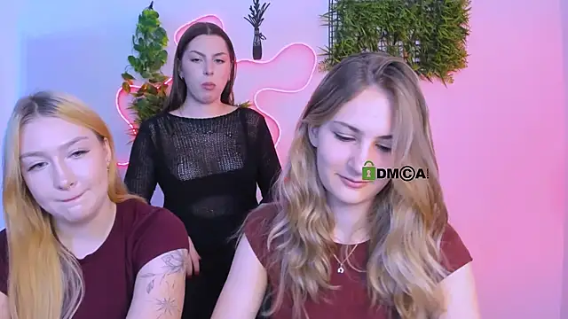 Snapshot of playful_sophie chatting on July 8, 7:25 pm playful sophie online show from July 8, 7:25 pm