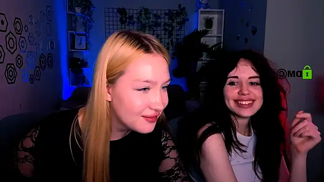 Snapshot of playful_sophie chatting on June 8, 1:28 am playful sophie online show from June 8, 1:28 am