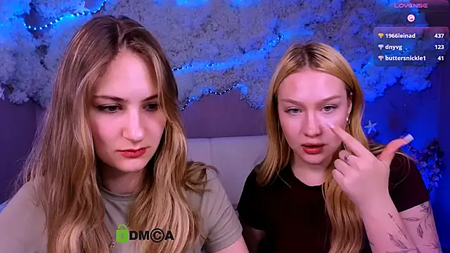 Snapshot of playful_sophie chatting on June 11, 2:53 am playful sophie online show from June 11, 2:53 am