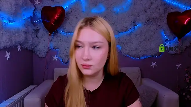 Snapshot of playful_sophie chatting on June 27, 7:20 pm playful sophie online show from June 27, 7:20 pm