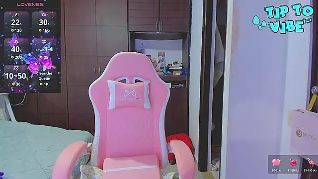 hugetits90xxx online show from April 9, 11:44 pm