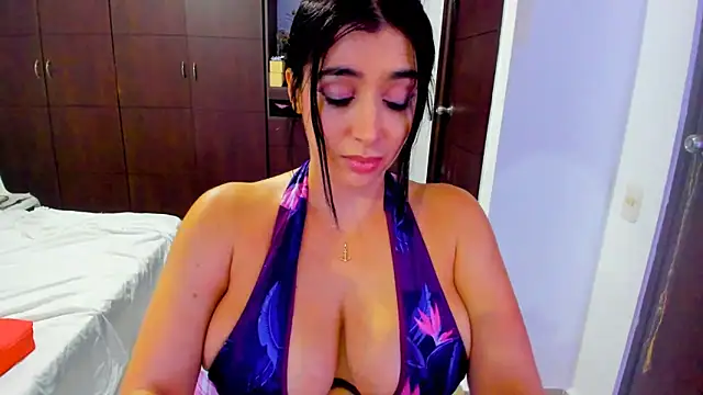 Snapshot of hugetits90xxx chatting on March 10, 12:50 am hugetits90xxx online show from March 10, 12:50 am