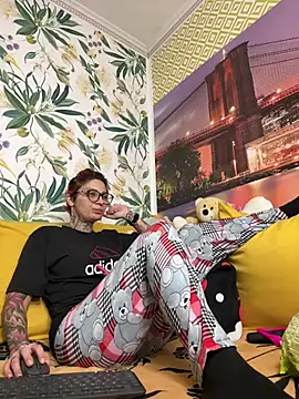 Lucky Deniz online show from February 2, 11:59 pm