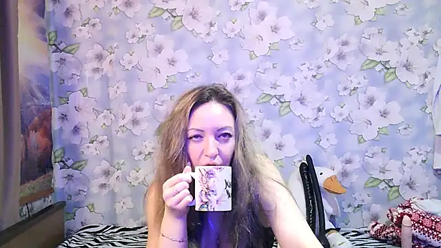 KattyLuuu online show from October 31, 9:00 pm