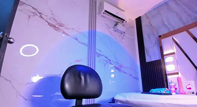 Snapshot of amber_diior chatting on November 13, 1:42 am amber diior online show from November 13, 1:42 am