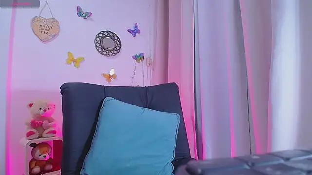 Snapshot of GabbyHills chatting on September 23, 1:45 am GabbyHills online show from September 23, 1:45 am