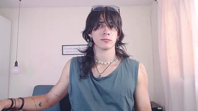 Snapshot of andreey50 chatting on February 18, 8:14 pm andreey50 online show from February 18, 8:14 pm