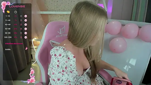 Miss Esmiie online show from February 9, 7:15 am