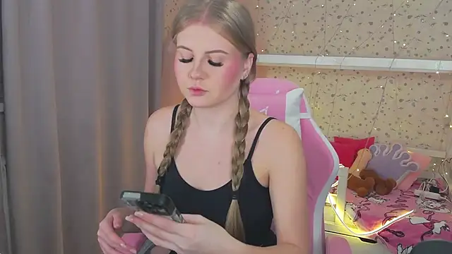 Miss Esmiie online show from January 12, 4:10 am