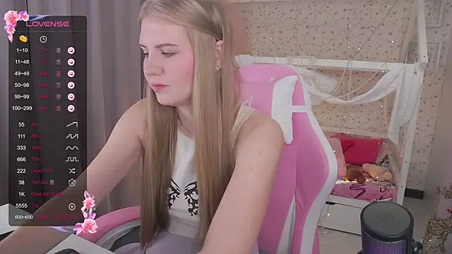 Miss Esmiie online show from January 3, 4:11 am