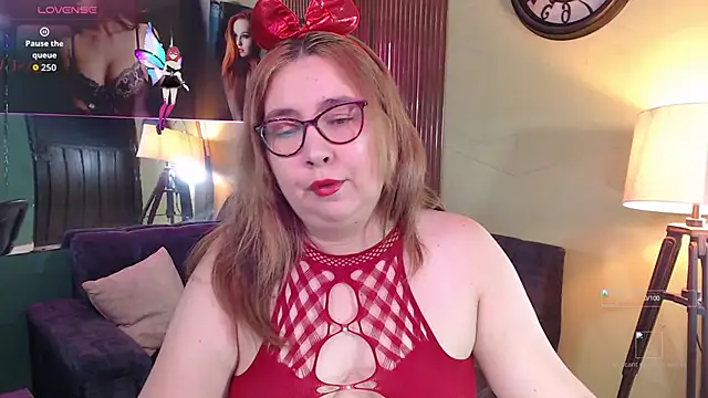 chloe prg online show from November 12, 2:54 pm