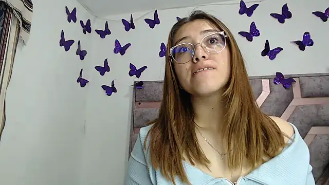 Snapshot of Anny_Fox- chatting on December 5, 3:49 am Anny Fox- online show from December 5, 3:49 am