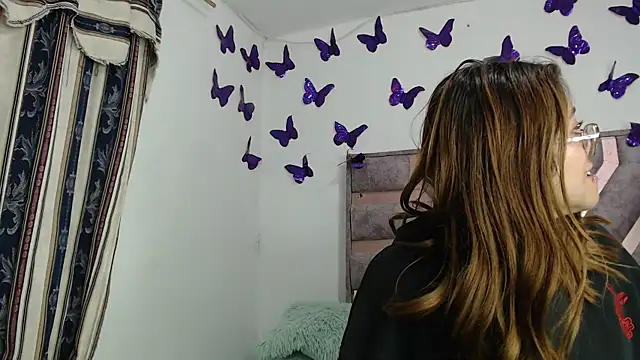 Snapshot of Anny_Fox- chatting on December 18, 4:28 am Anny Fox- online show from December 18, 4:28 am