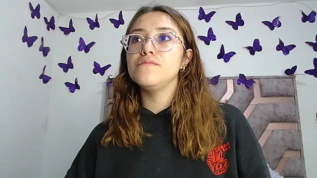 Snapshot of Anny_Fox- chatting on November 20, 2:45 am Anny Fox- online show from November 20, 2:45 am