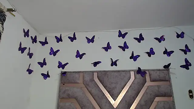 Snapshot of Anny_Fox- chatting on December 23, 4:12 am Anny Fox- online show from December 23, 4:12 am