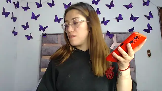 Snapshot of Anny_Fox- chatting on December 20, 4:37 am Anny Fox- online show from December 20, 4:37 am