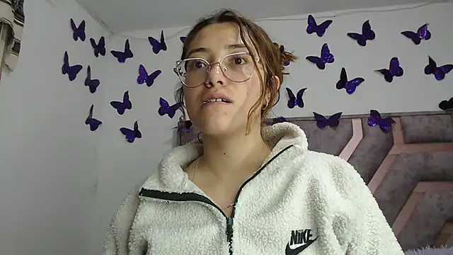 Snapshot of Anny_Fox- chatting on November 22, 2:54 am Anny Fox- online show from November 22, 2:54 am