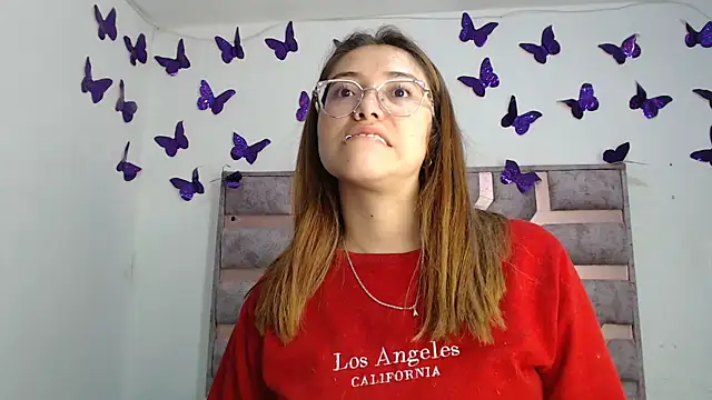 Snapshot of Anny_Fox- chatting on December 3, 3:18 am Anny Fox- online show from December 3, 3:18 am