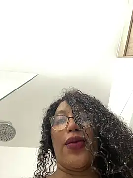 AmyBriiggs online show from July 5, 9:10 pm