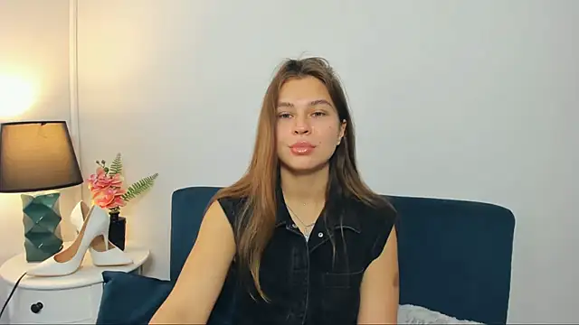 Snapshot of CamilaAmazing chatting on September 18, 6:05 am CamilaAmazing online show from September 18, 6:05 am