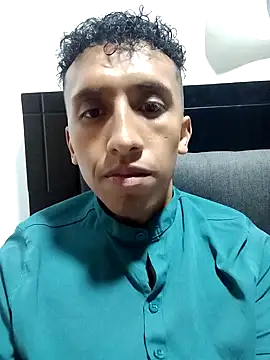 Snapshot of Alex-col chatting on December 22, 12:07 am Alex-col online show from December 22, 12:07 am