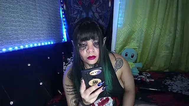 Snapshot of Eta_carinae chatting on December 4, 2:54 am Eta carinae online show from December 4, 2:54 am