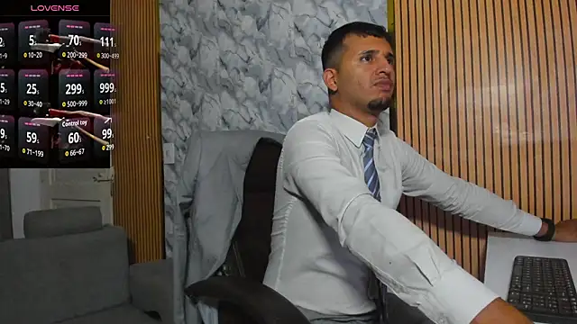 Hideintheoffice online show from December 5, 5:17 am