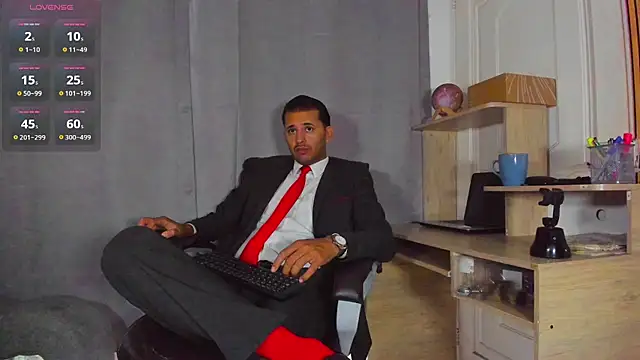 Hideintheoffice online show from April 28, 12:31 pm