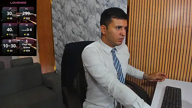 Hideintheoffice online show from December 19, 12:29 pm