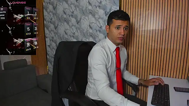 Hideintheoffice online show from December 17, 11:37 am