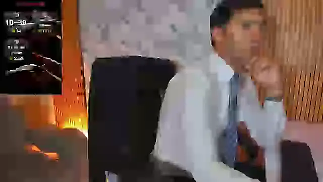 Snapshot of Hideintheoffice chatting on October 12, 11:28 pm Hideintheoffice online show from October 12, 11:28 pm