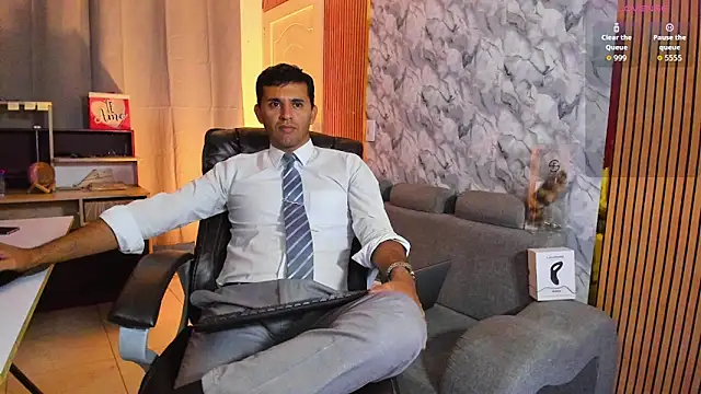 Hideintheoffice online show from February 17, 5:27 am