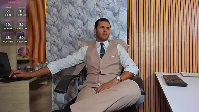 Hideintheoffice online show from April 16, 1:01 pm